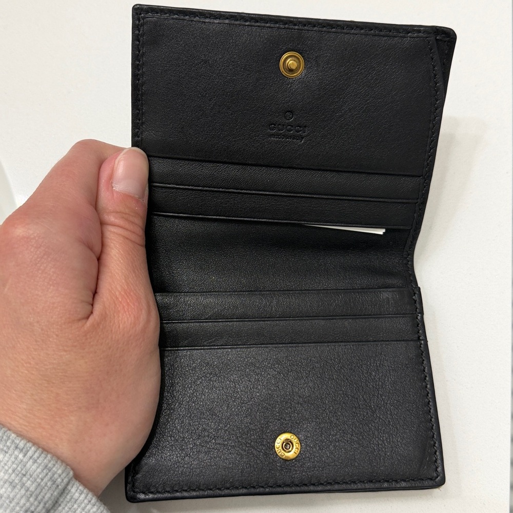 Gucci Chevron Compact Wallet in Black and Cream with Gold GG - Picture 2 of 6